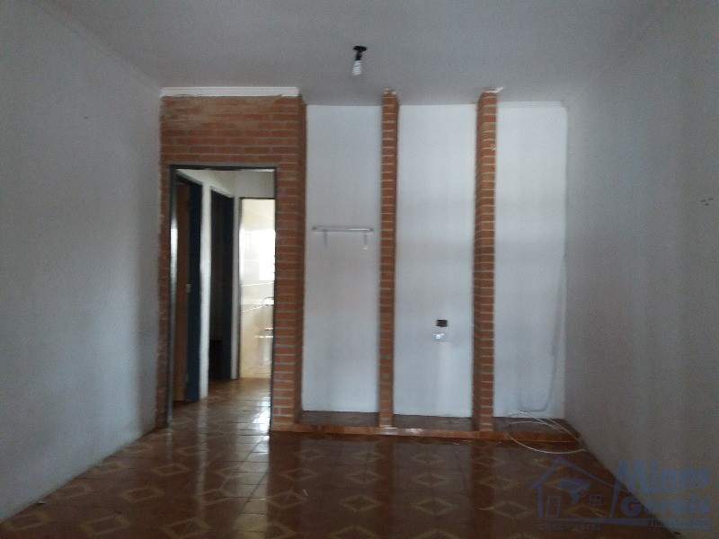 Casa à venda com 3 quartos, 250m² - Foto 1