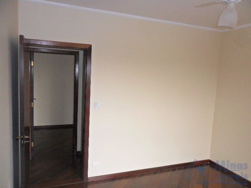 Casa à venda com 3 quartos, 840m² - Foto 17