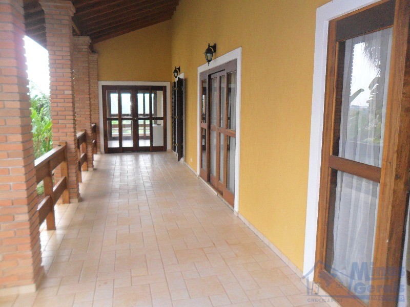 Casa à venda com 3 quartos, 840m² - Foto 2