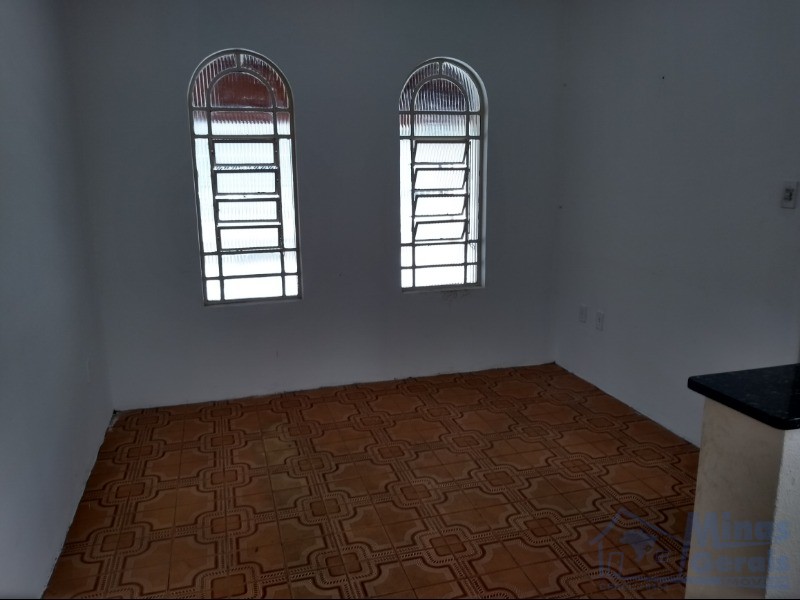 Casa à venda com 1 quarto, 125m² - Foto 1