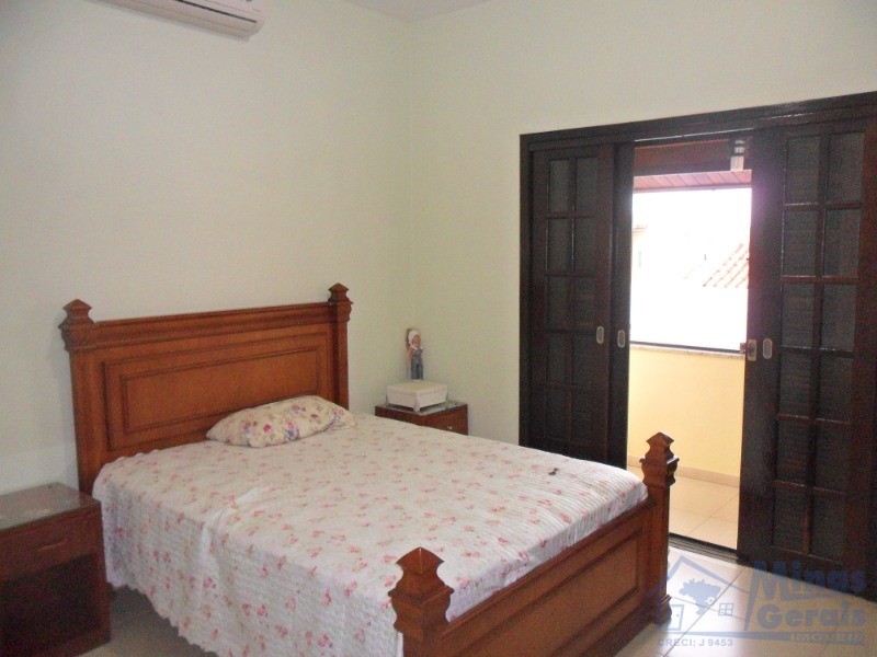 Casa à venda com 3 quartos, 250m² - Foto 15