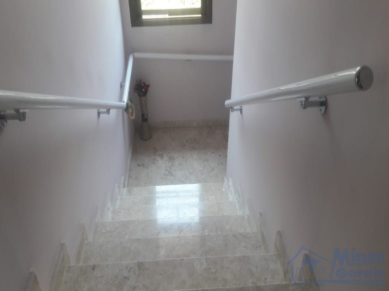 Casa à venda com 4 quartos, 250m² - Foto 11