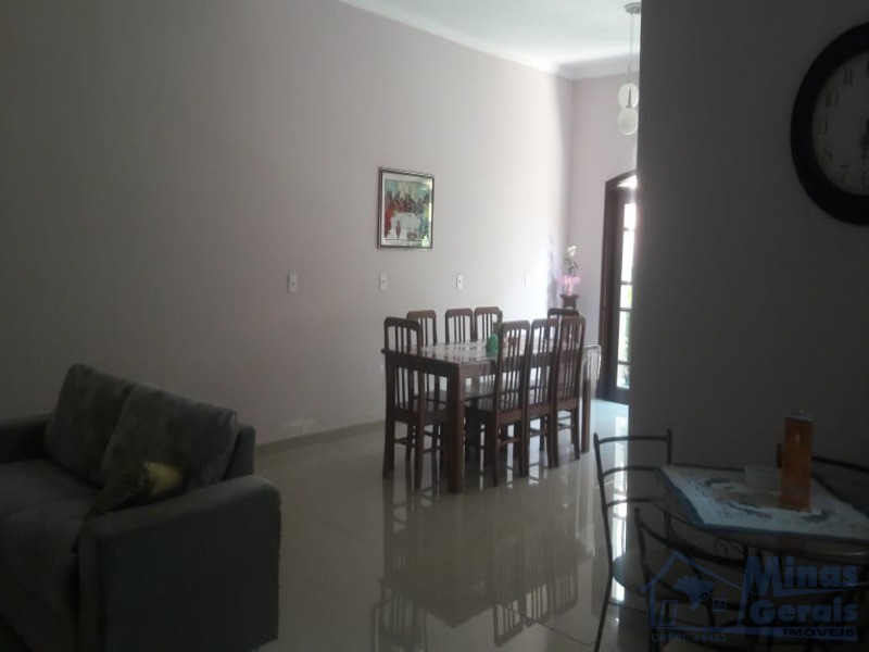 Casa à venda com 4 quartos, 250m² - Foto 4