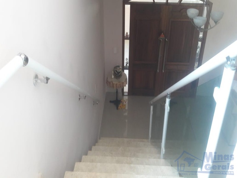 Casa à venda com 4 quartos, 250m² - Foto 9