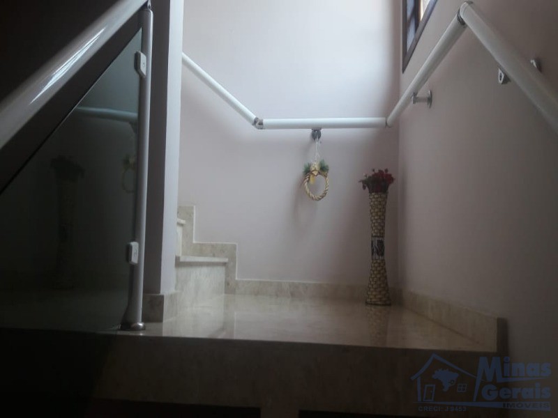 Casa à venda com 4 quartos, 250m² - Foto 10