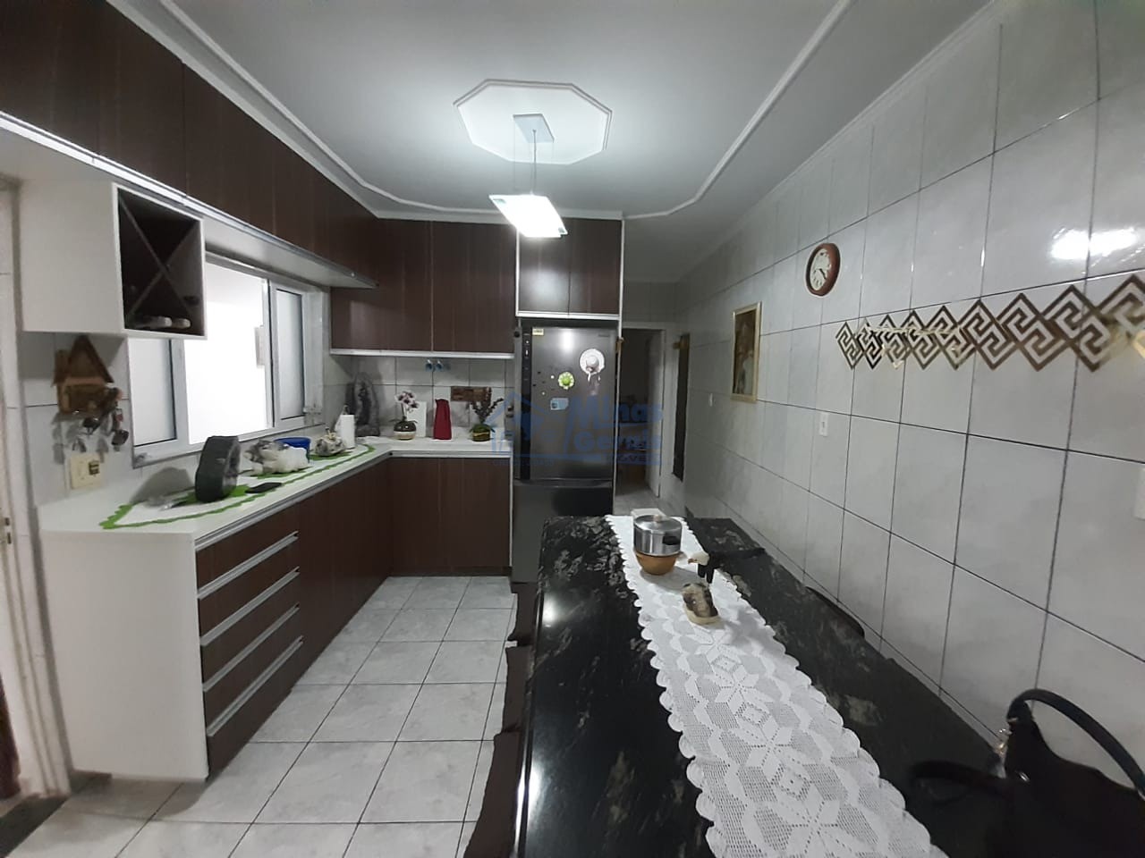 Casa à venda com 4 quartos, 150m² - Foto 1