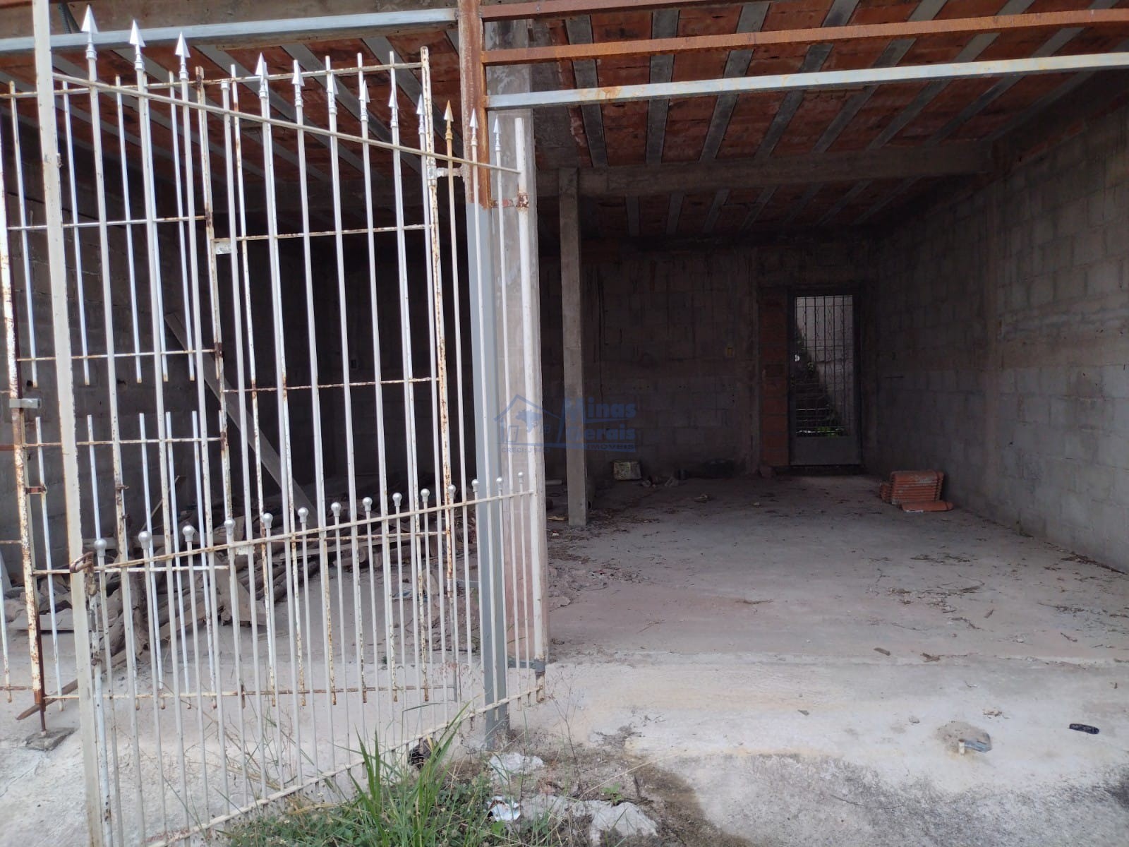 Casa à venda com 3 quartos, 300m² - Foto 2