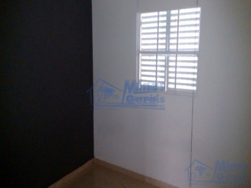 Casa à venda com 2 quartos, 140m² - Foto 11