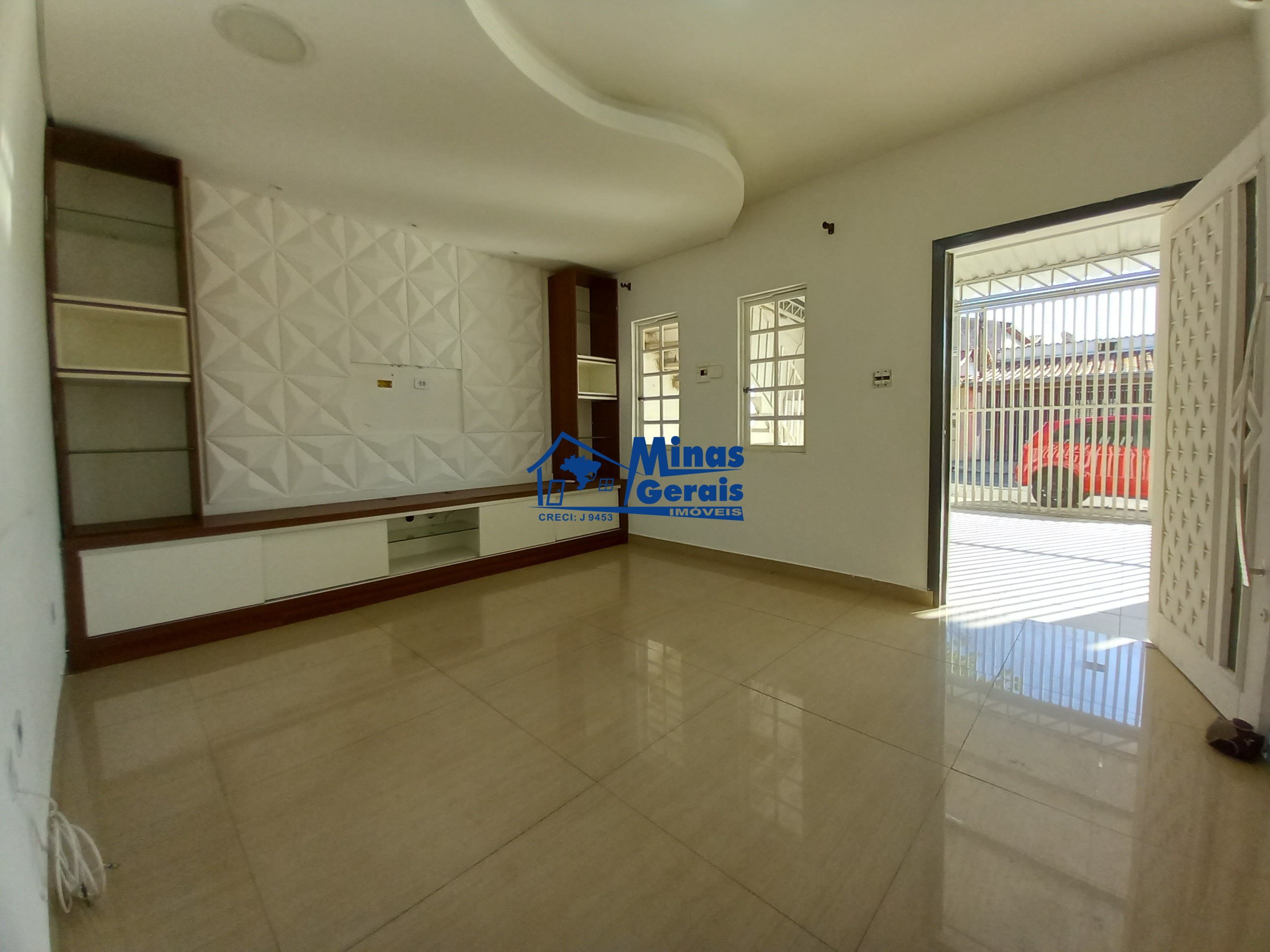 Casa à venda com 3 quartos, 250m² - Foto 1