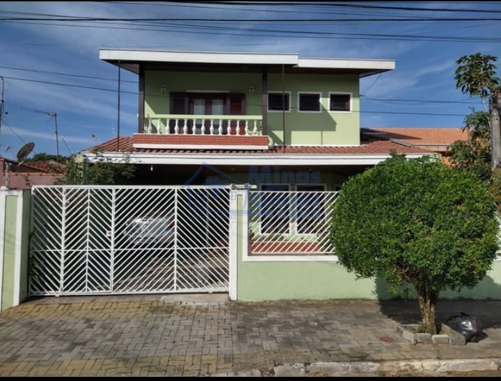 Casa à venda com 5 quartos, 250m² - Foto 2