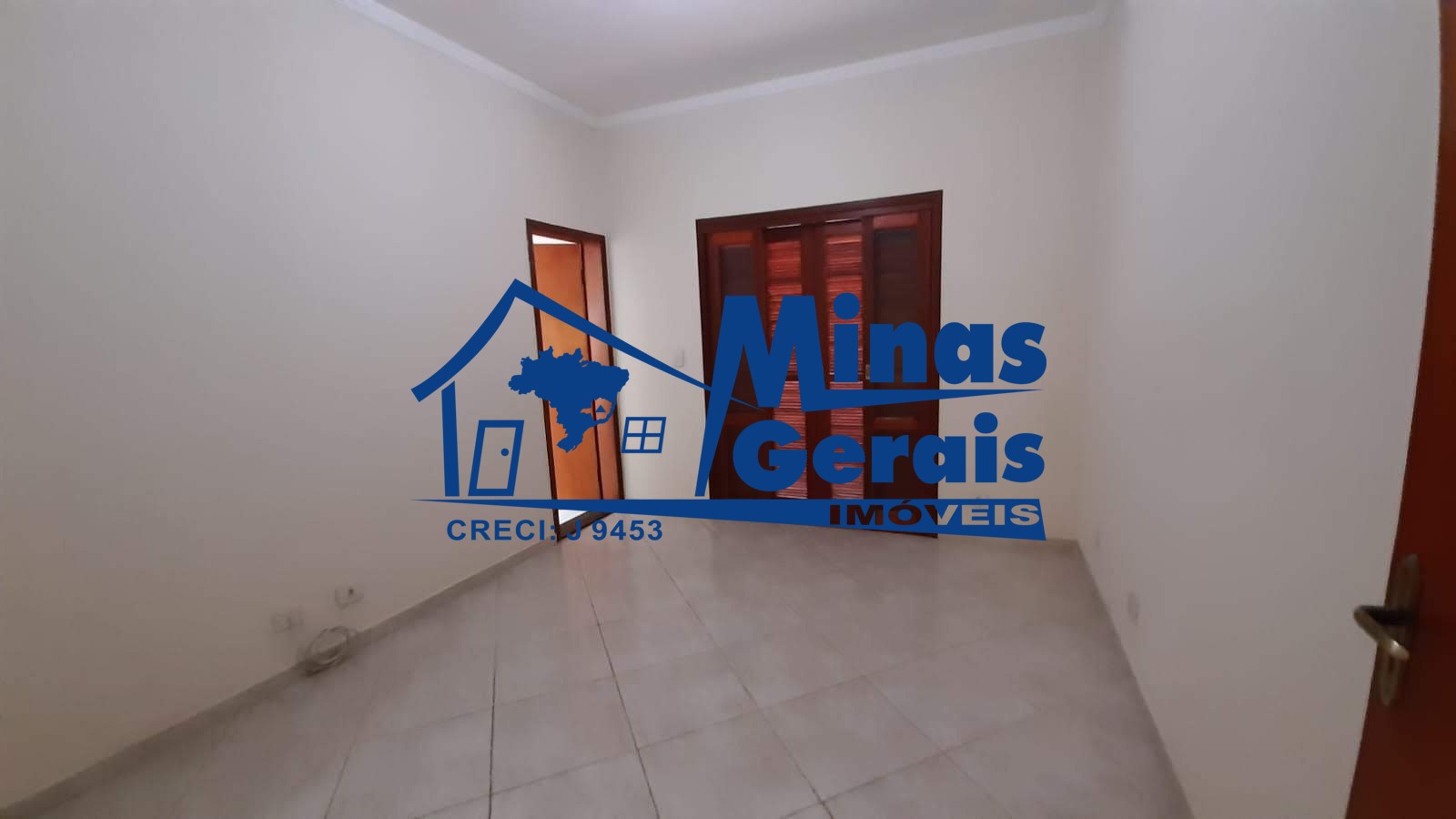 Casa à venda com 4 quartos, 125m² - Foto 11