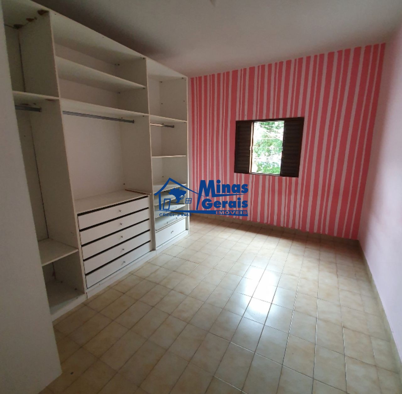 Casa à venda com 2 quartos, 75m² - Foto 2