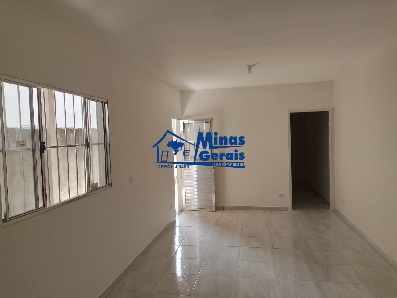 Casa à venda com 2 quartos, 65m² - Foto 1