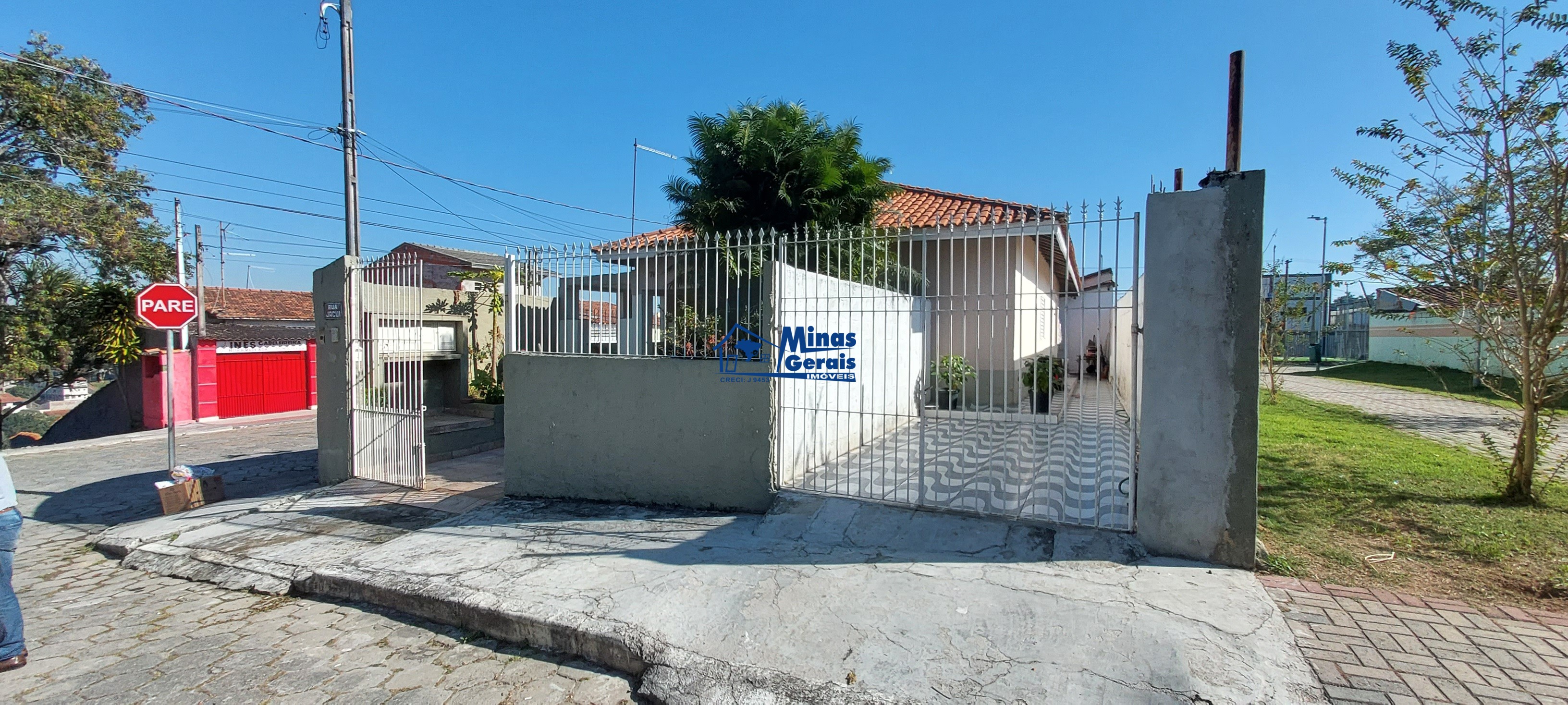 Casa à venda com 5 quartos, 190m² - Foto 2