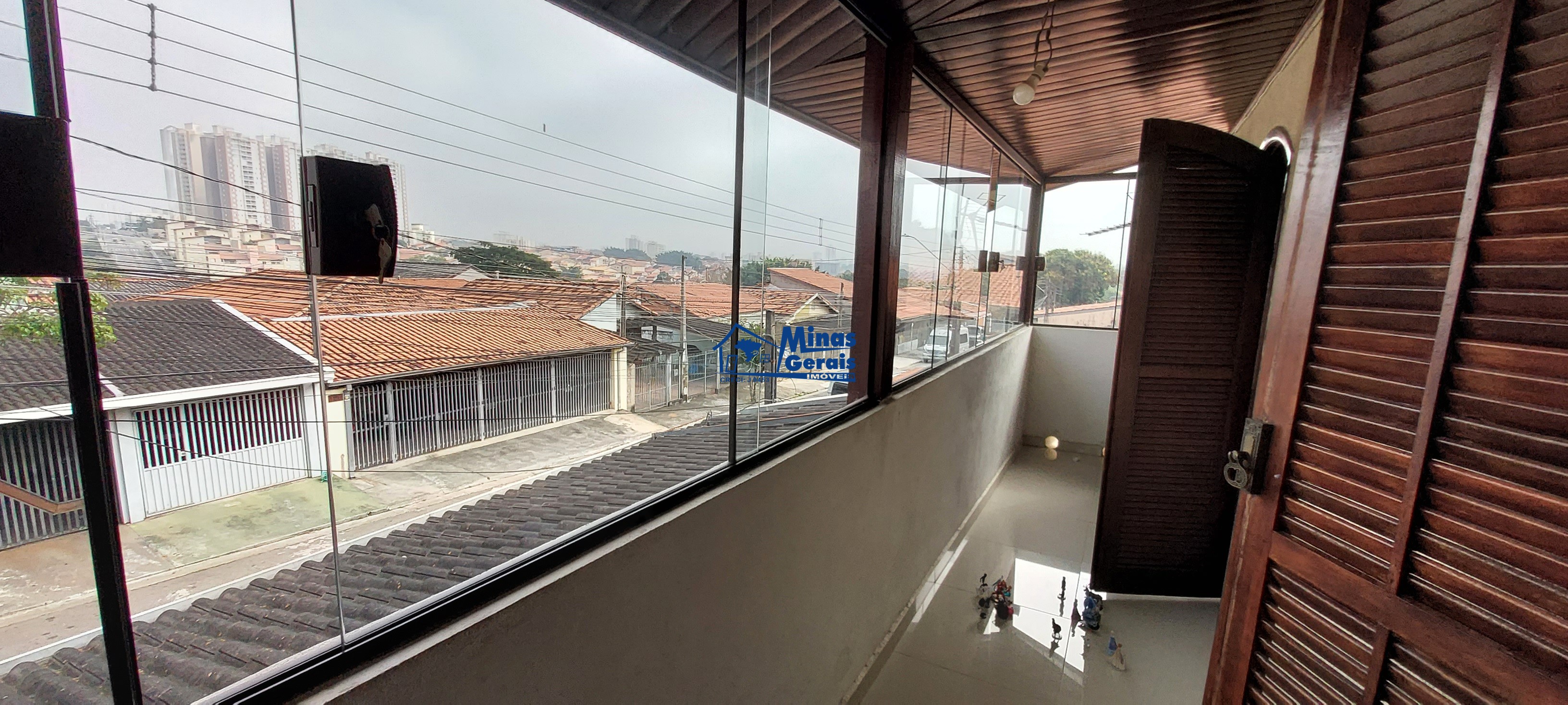 Casa à venda com 4 quartos, 250m² - Foto 1