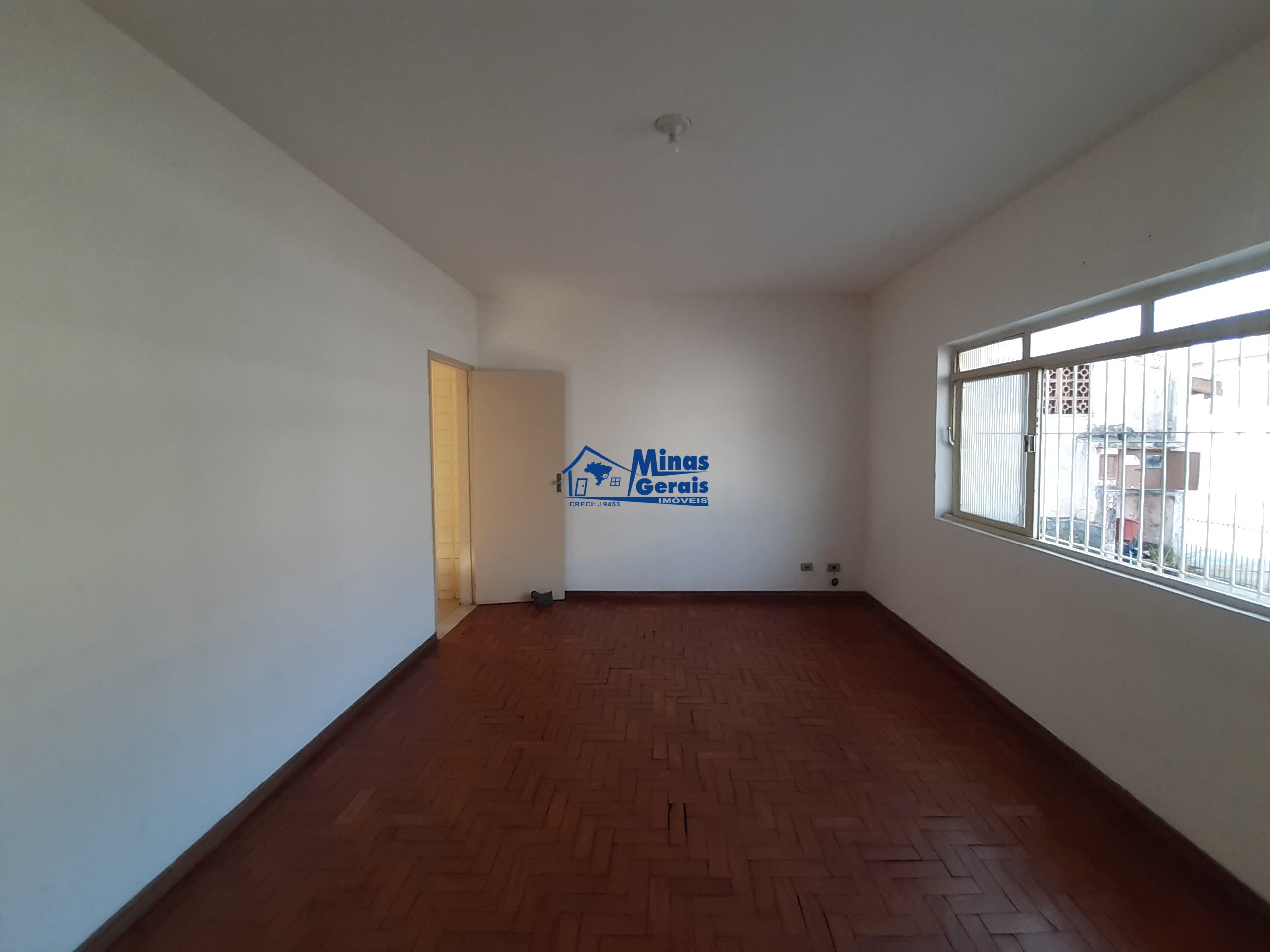 Casa à venda com 3 quartos, 250m² - Foto 2