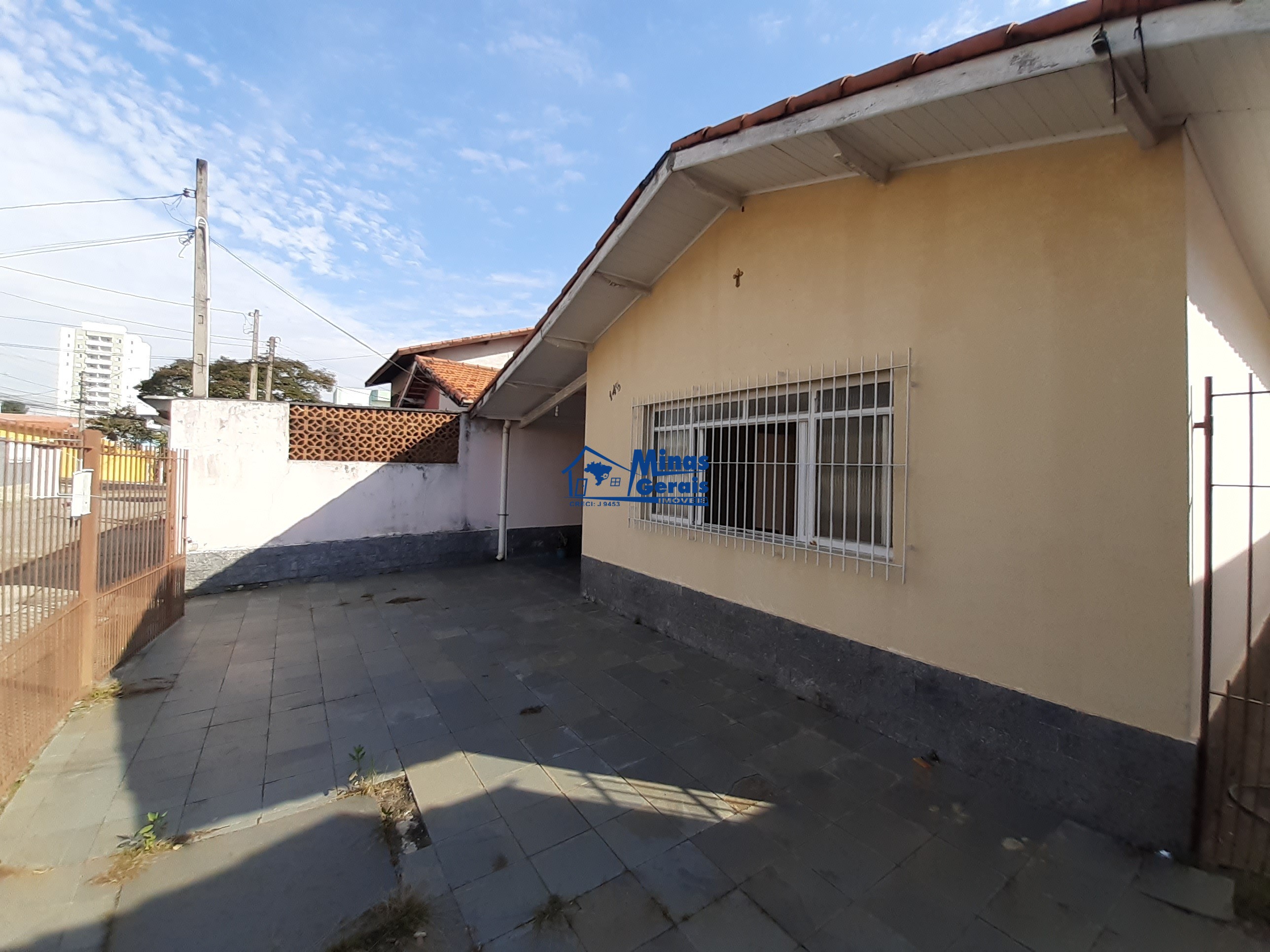 Casa à venda com 3 quartos, 250m² - Foto 1