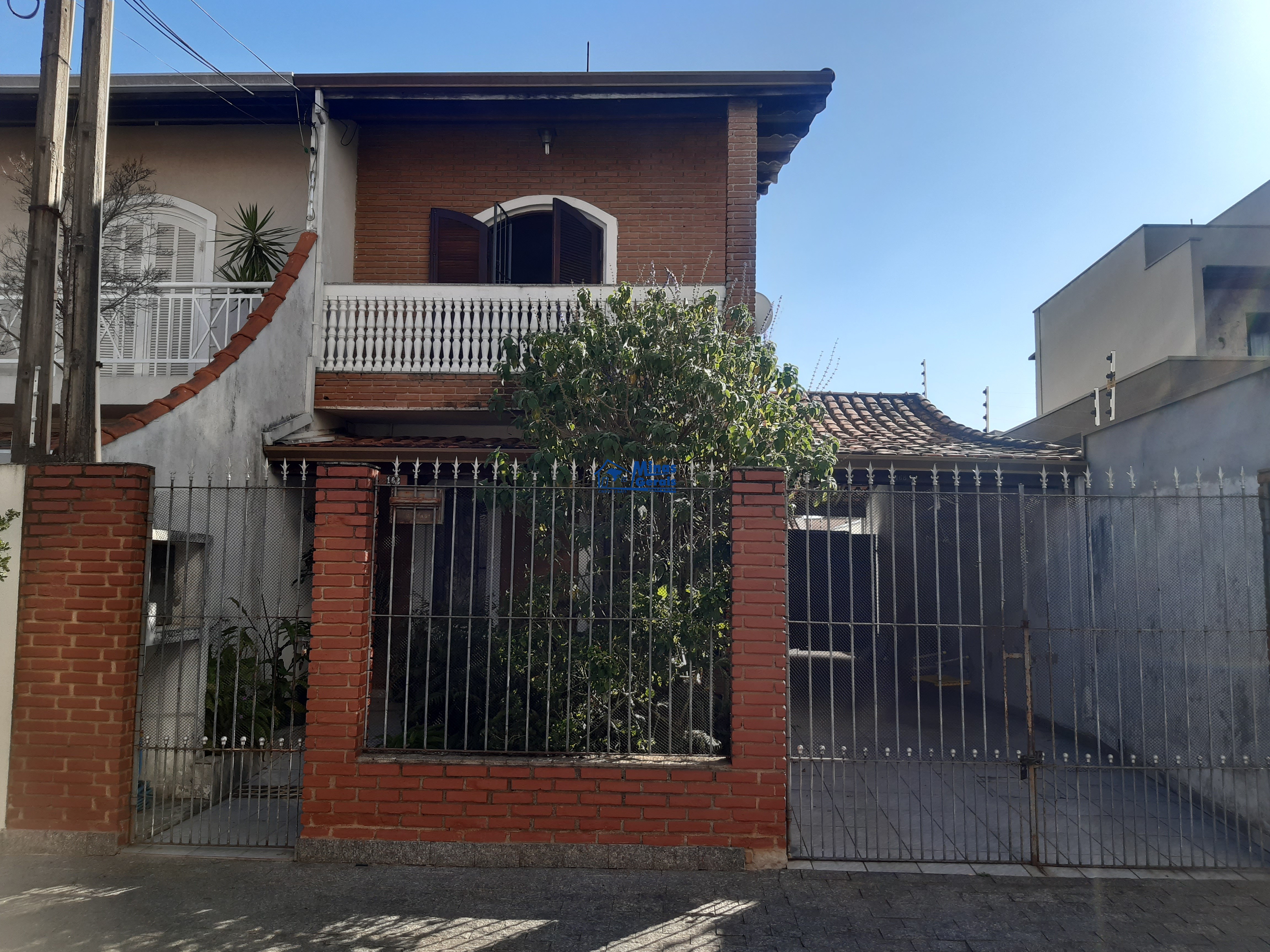 Casa à venda com 3 quartos, 175m² - Foto 1