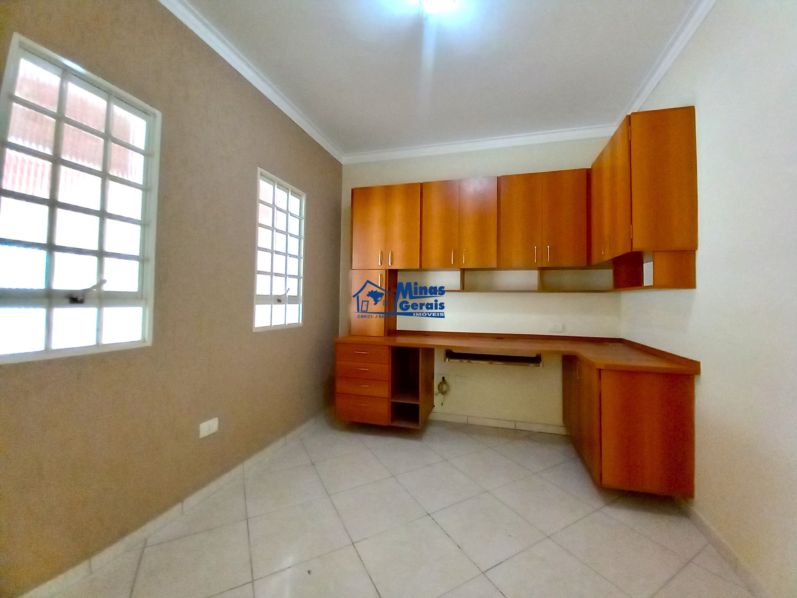 Casa à venda com 3 quartos, 250m² - Foto 11