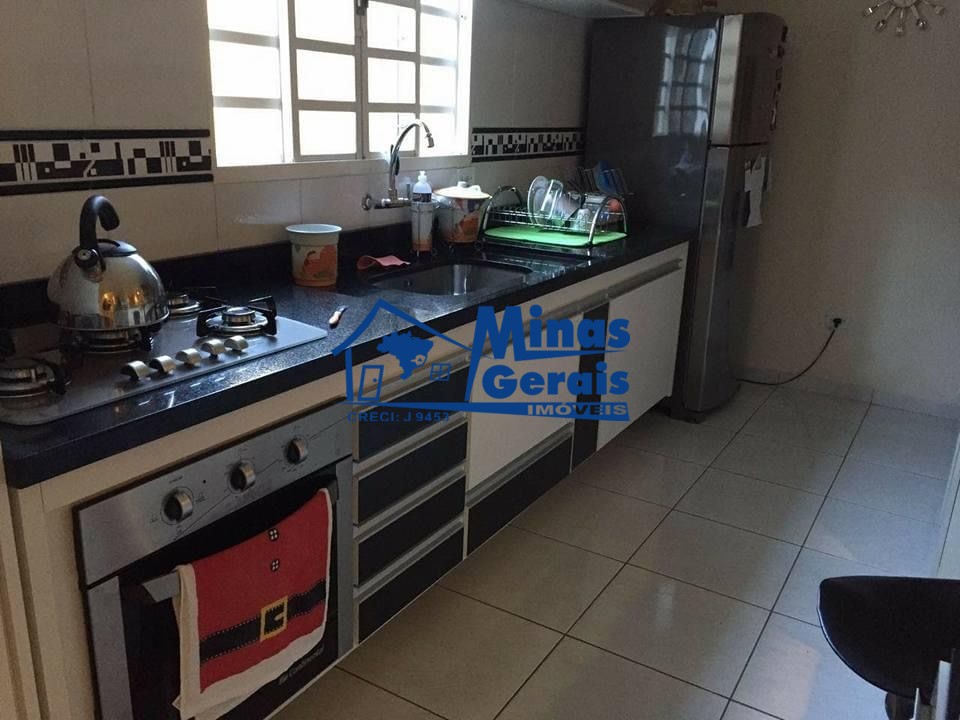 Casa à venda com 3 quartos, 70m² - Foto 16