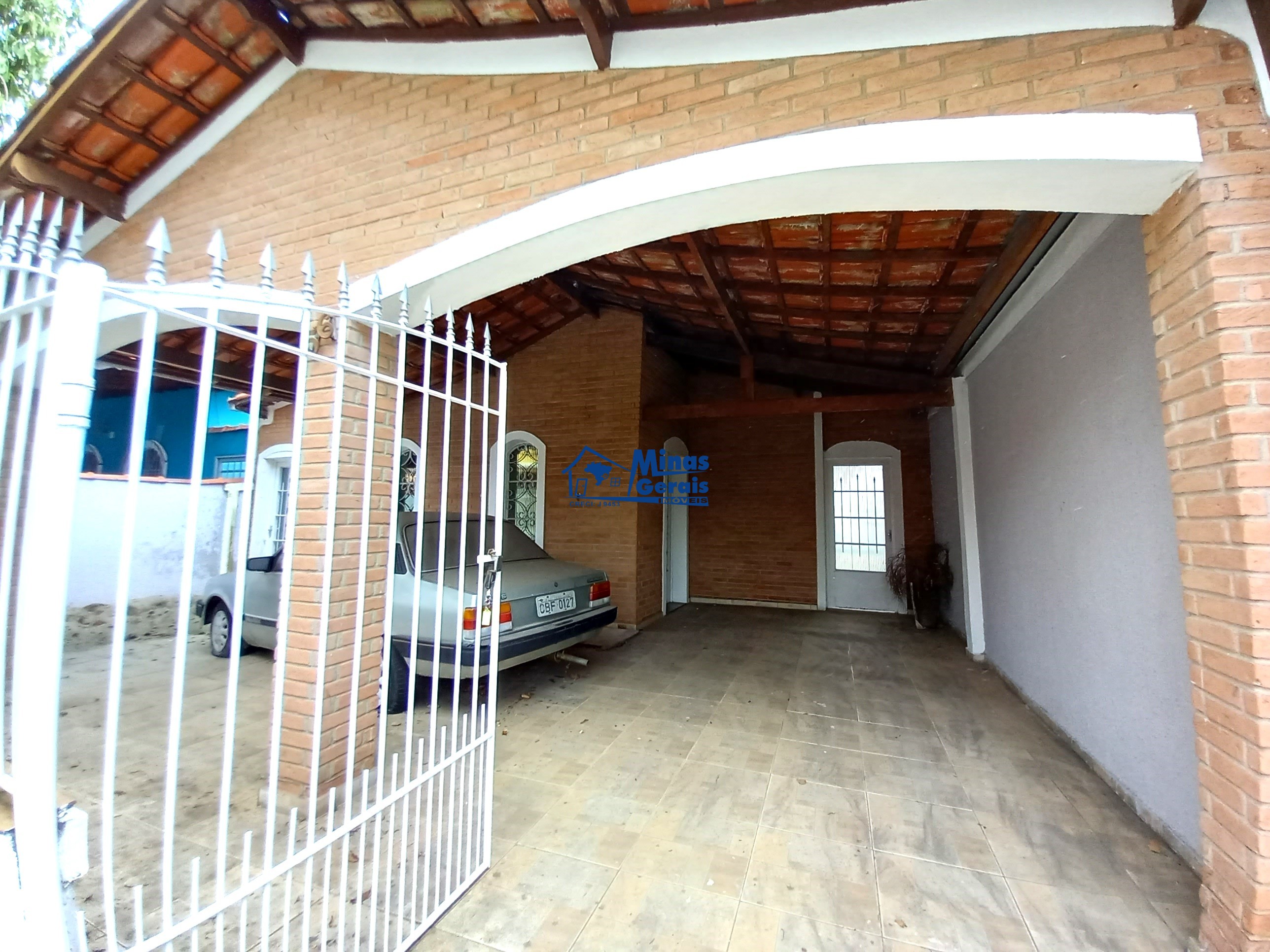 Casa à venda com 2 quartos, 160m² - Foto 1