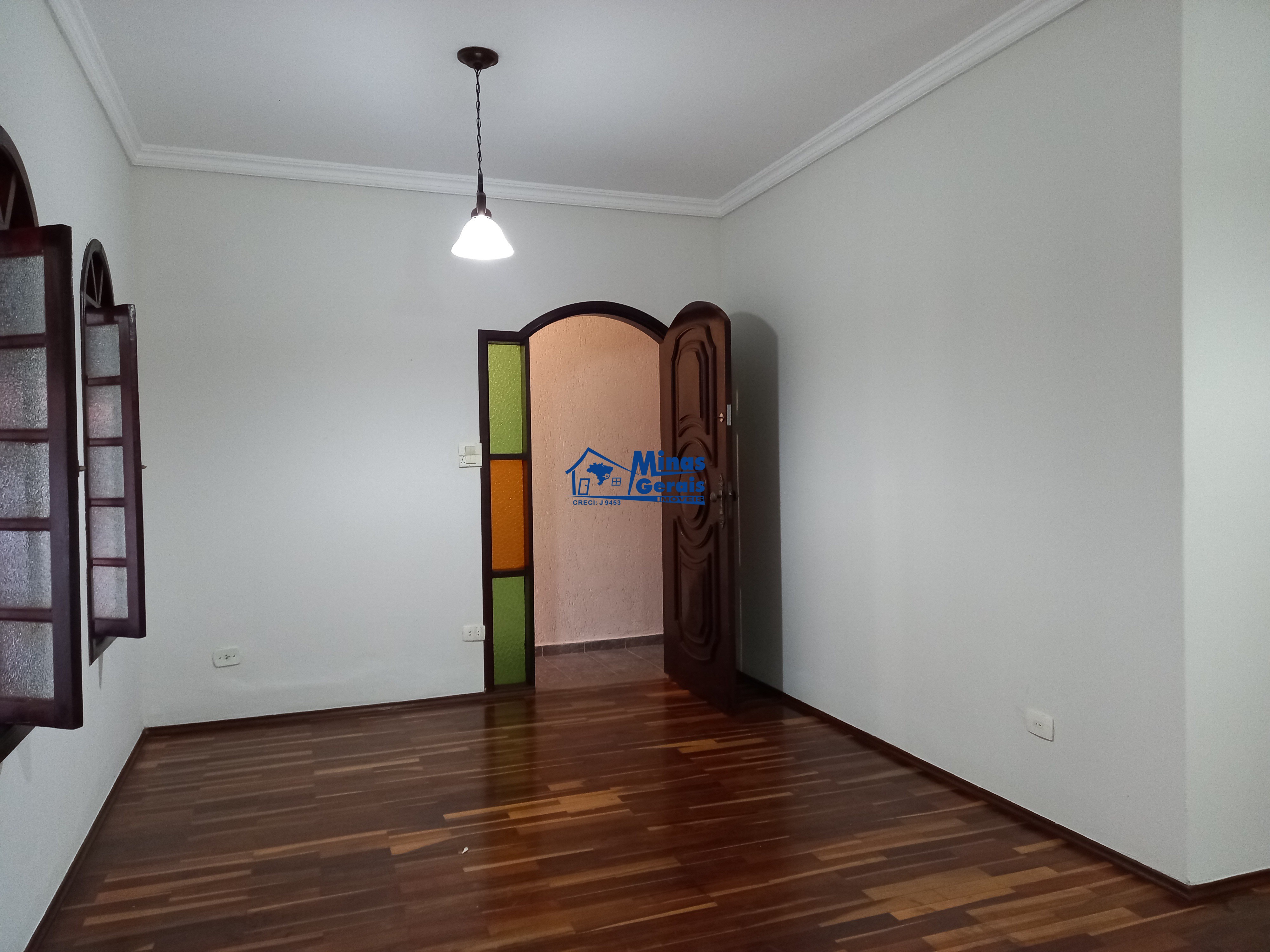 Casa à venda com 4 quartos, 225m² - Foto 3