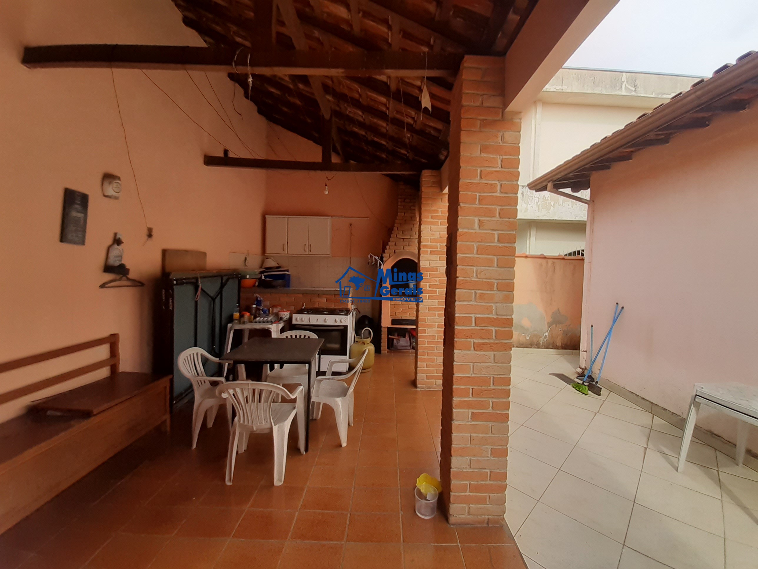 Casa à venda com 4 quartos, 160m² - Foto 4