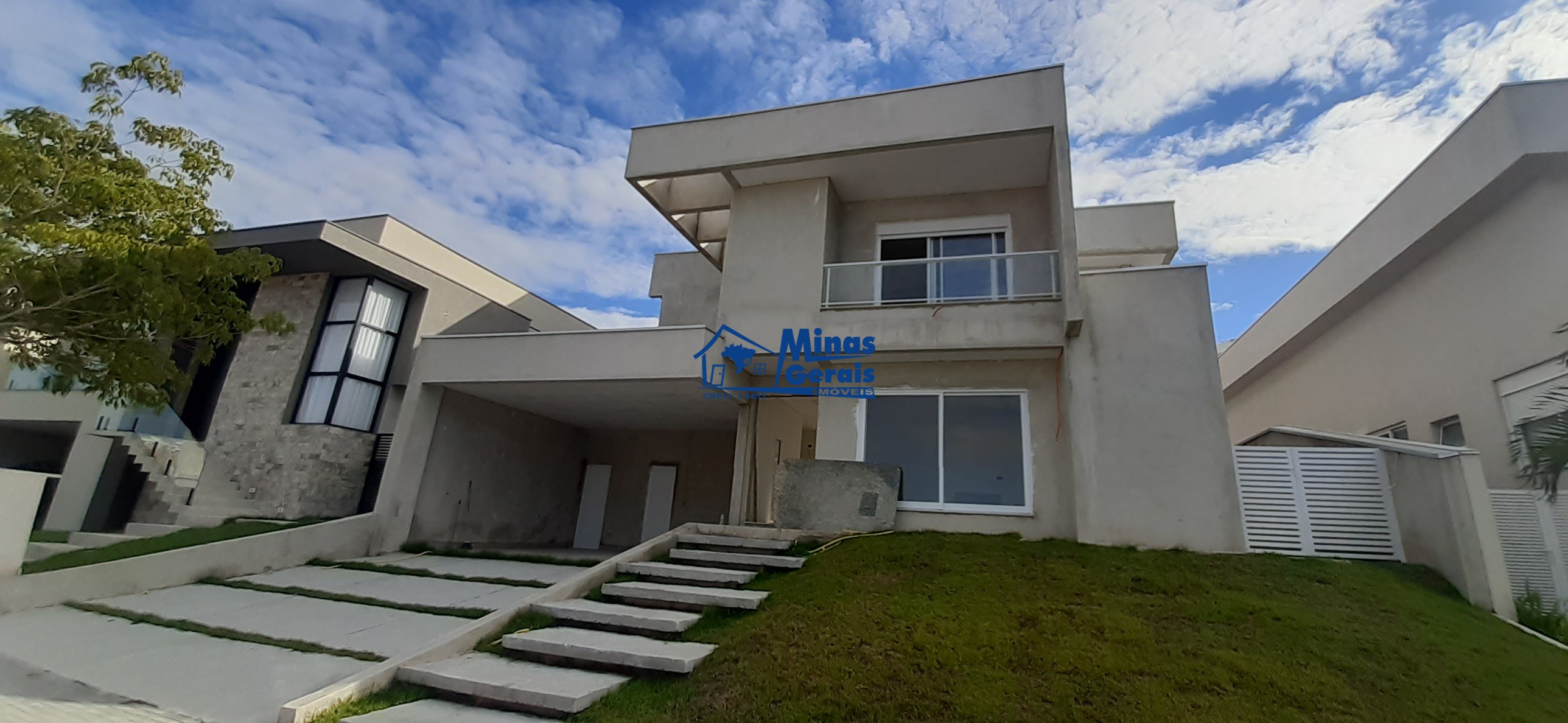 Casa de Condomínio à venda com 4 quartos, 200m² - Foto 1