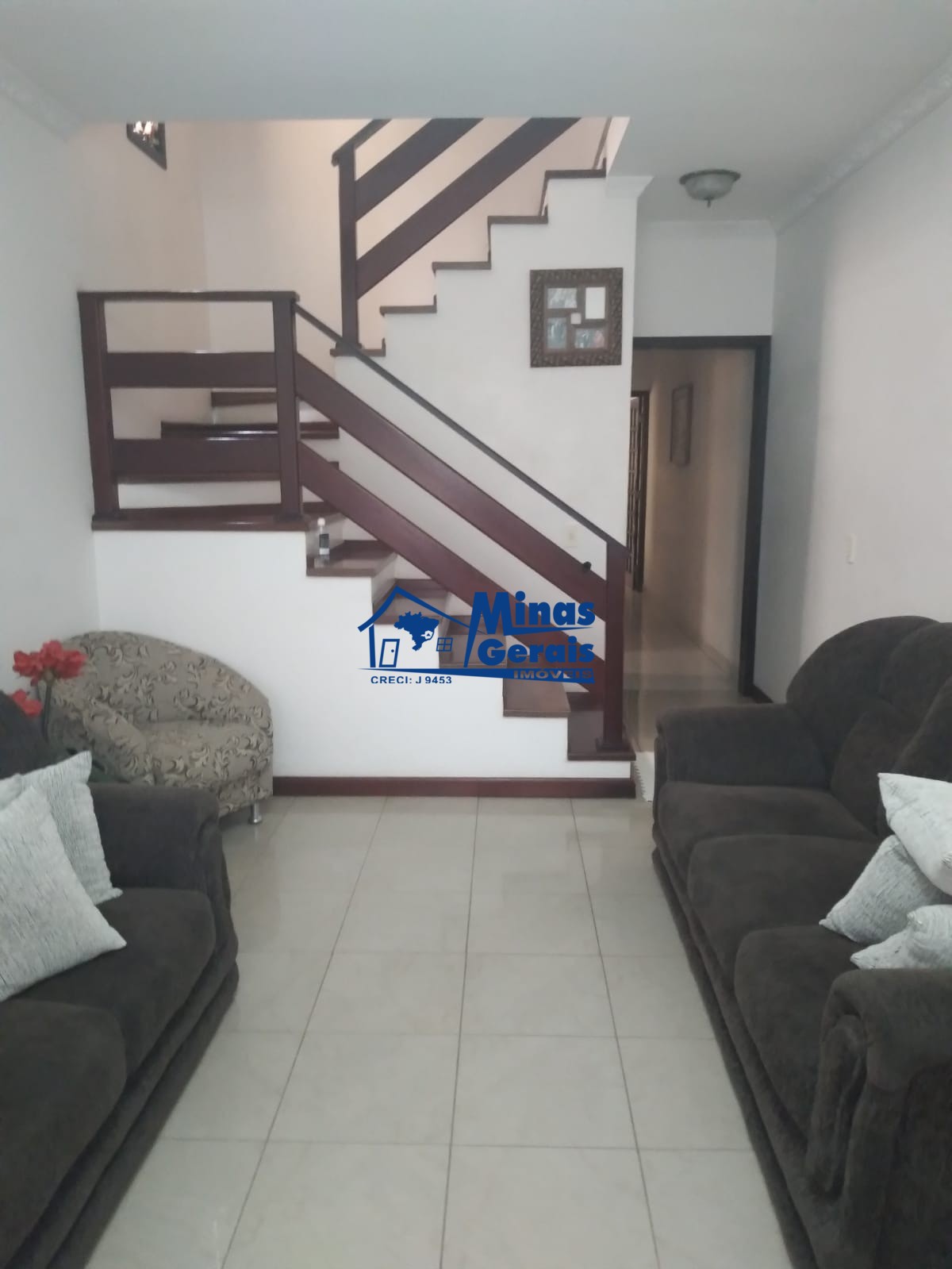 Casa à venda com 3 quartos, 149m² - Foto 1