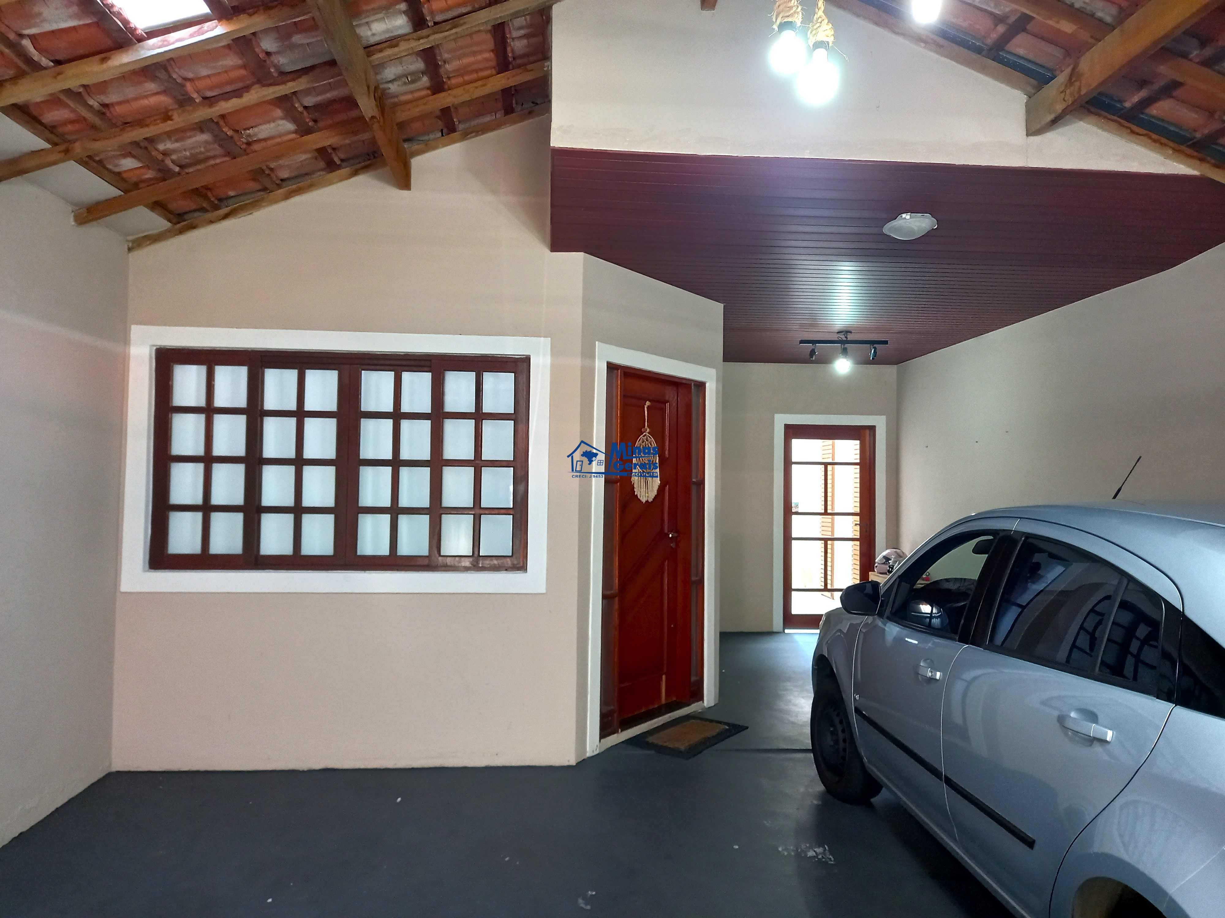 Casa à venda com 3 quartos, 150m² - Foto 1