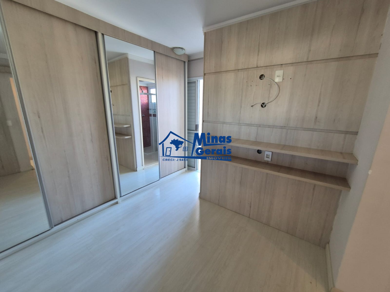 Apartamento à venda com 2 quartos, 63m² - Foto 4