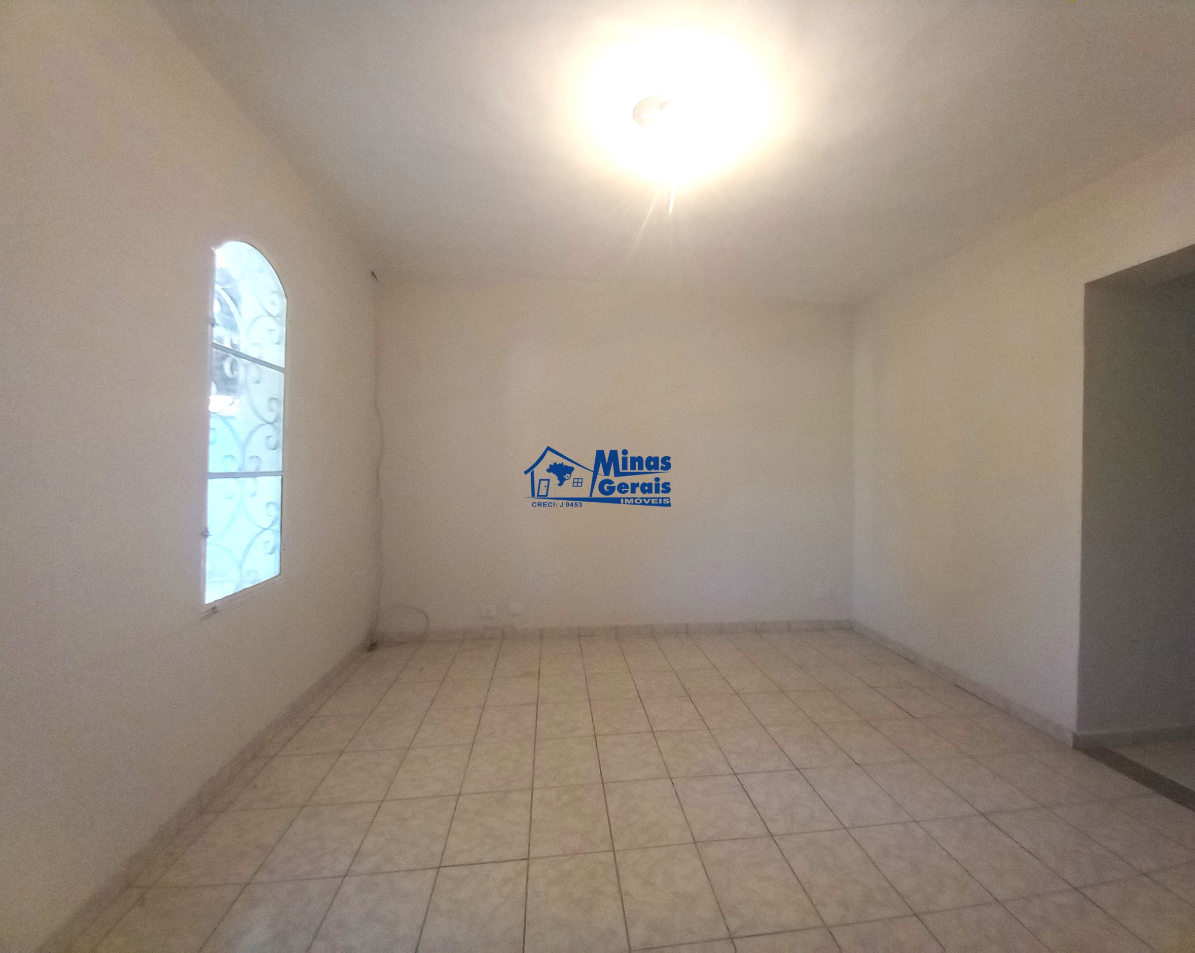 Casa à venda com 2 quartos, 160m² - Foto 2