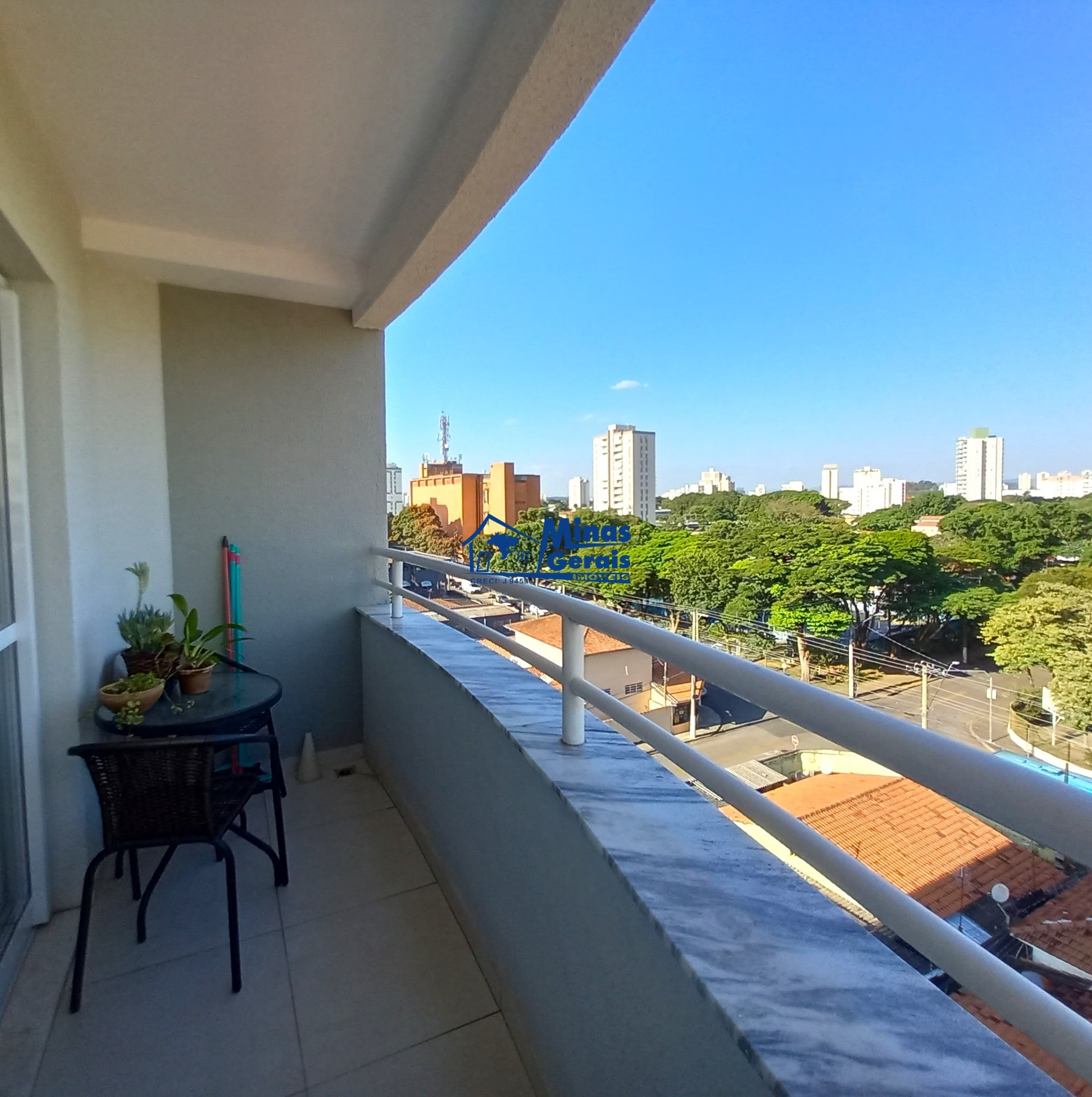 Apartamento à venda com 2 quartos, 65m² - Foto 1