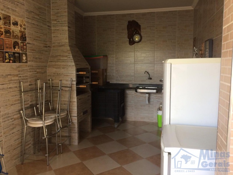 Casa à venda com 4 quartos, 250m² - Foto 35