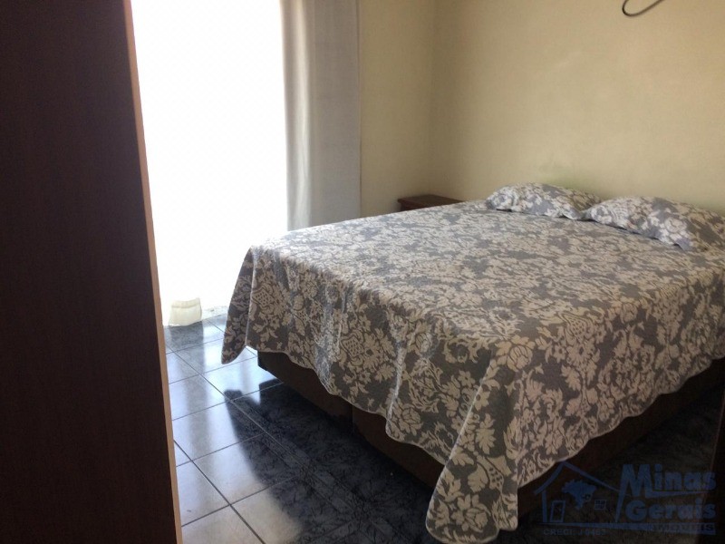 Casa à venda com 4 quartos, 250m² - Foto 19