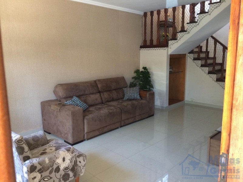 Casa à venda com 4 quartos, 250m² - Foto 4