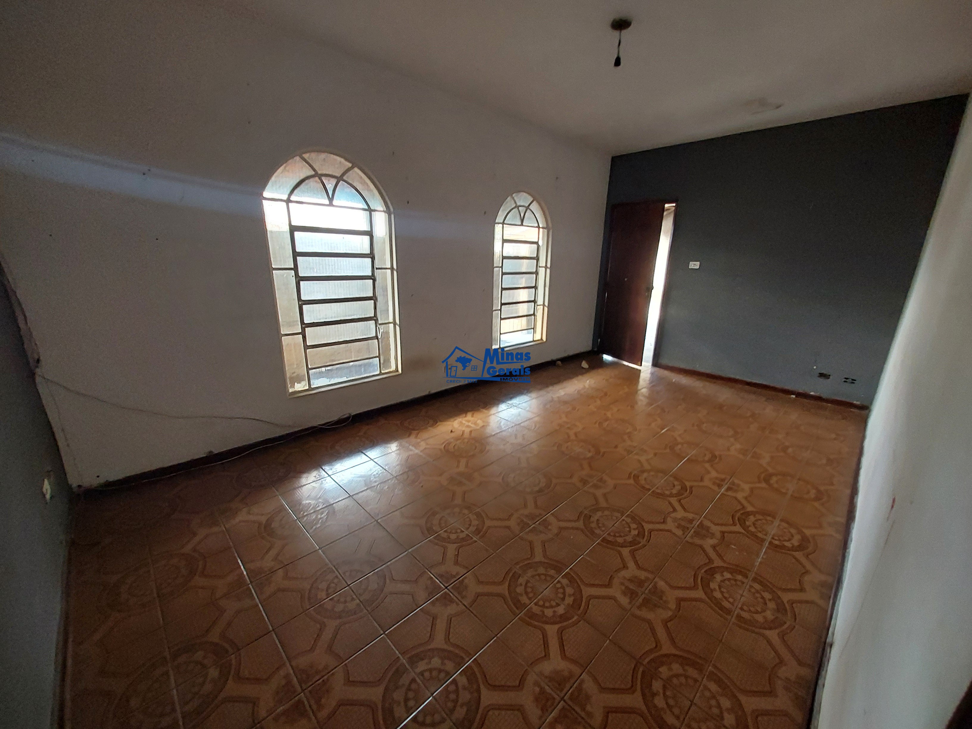 Casa à venda com 2 quartos, 125m² - Foto 1