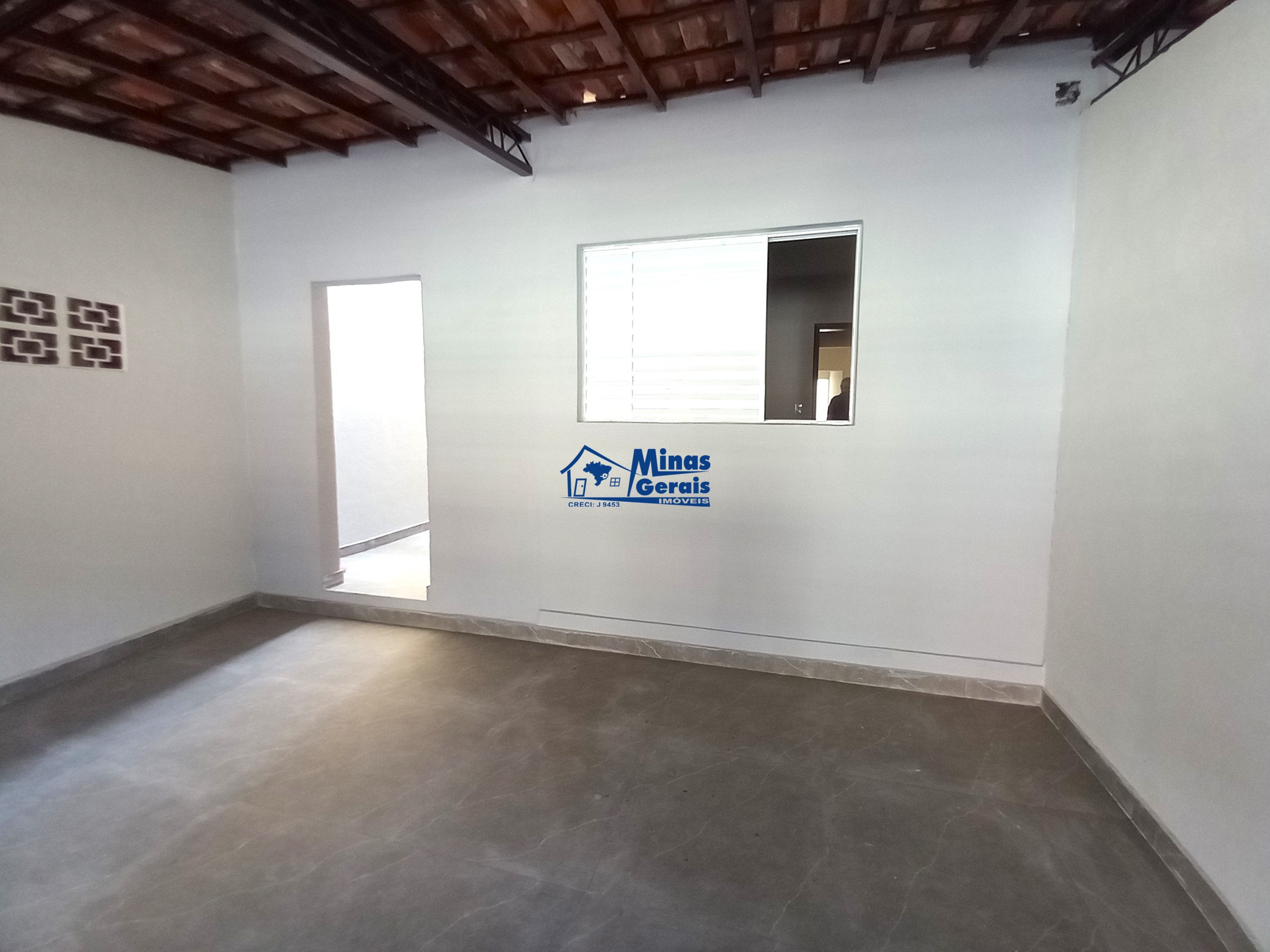 Casa à venda com 2 quartos, 125m² - Foto 2