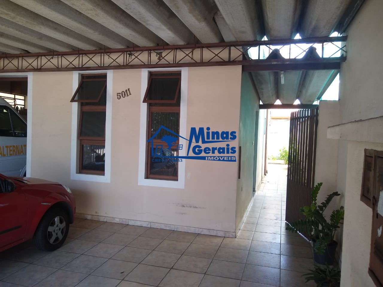 Casa à venda com 3 quartos, 174m² - Foto 2