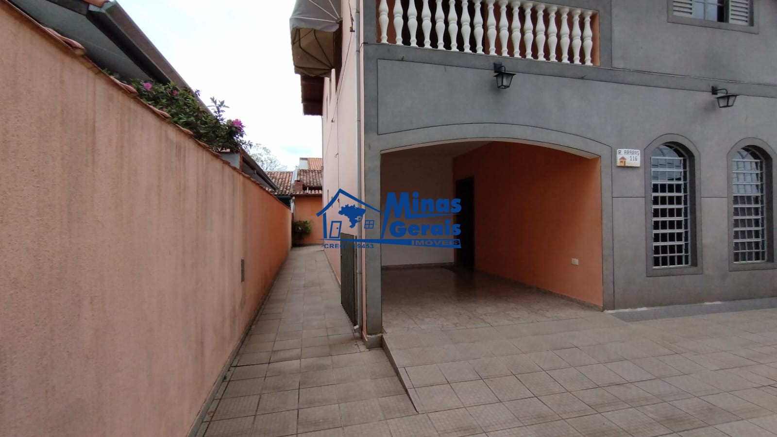 Casa à venda com 4 quartos, 208m² - Foto 2