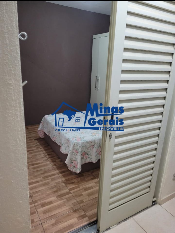 Casa à venda com 2 quartos, 74m² - Foto 1