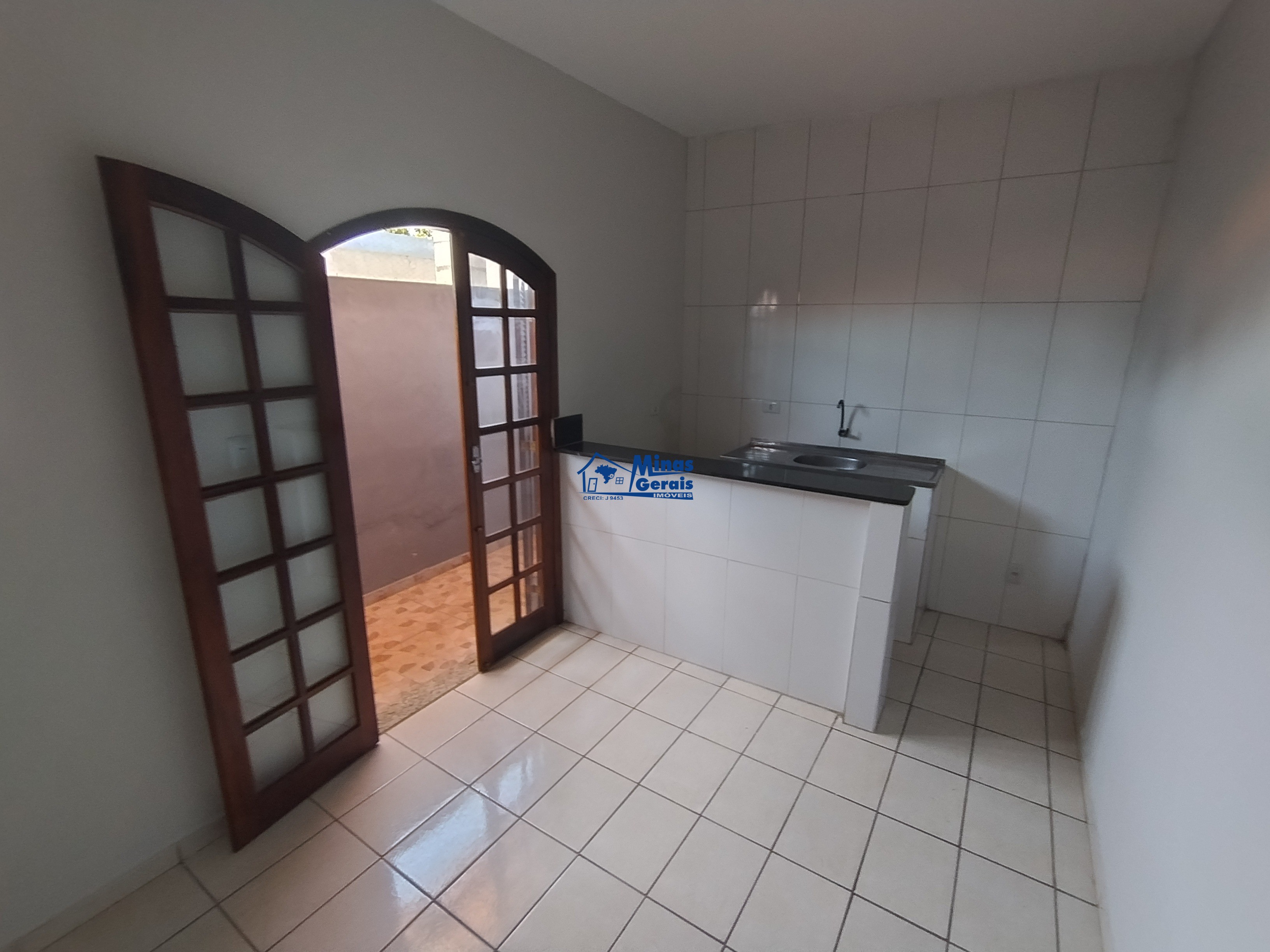 Casa para alugar com 2 quartos, 60m² - Foto 13