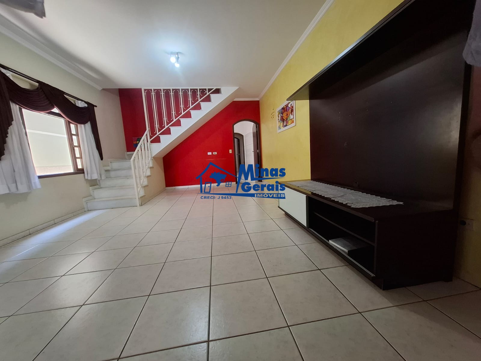 Casa à venda com 3 quartos, 170m² - Foto 2