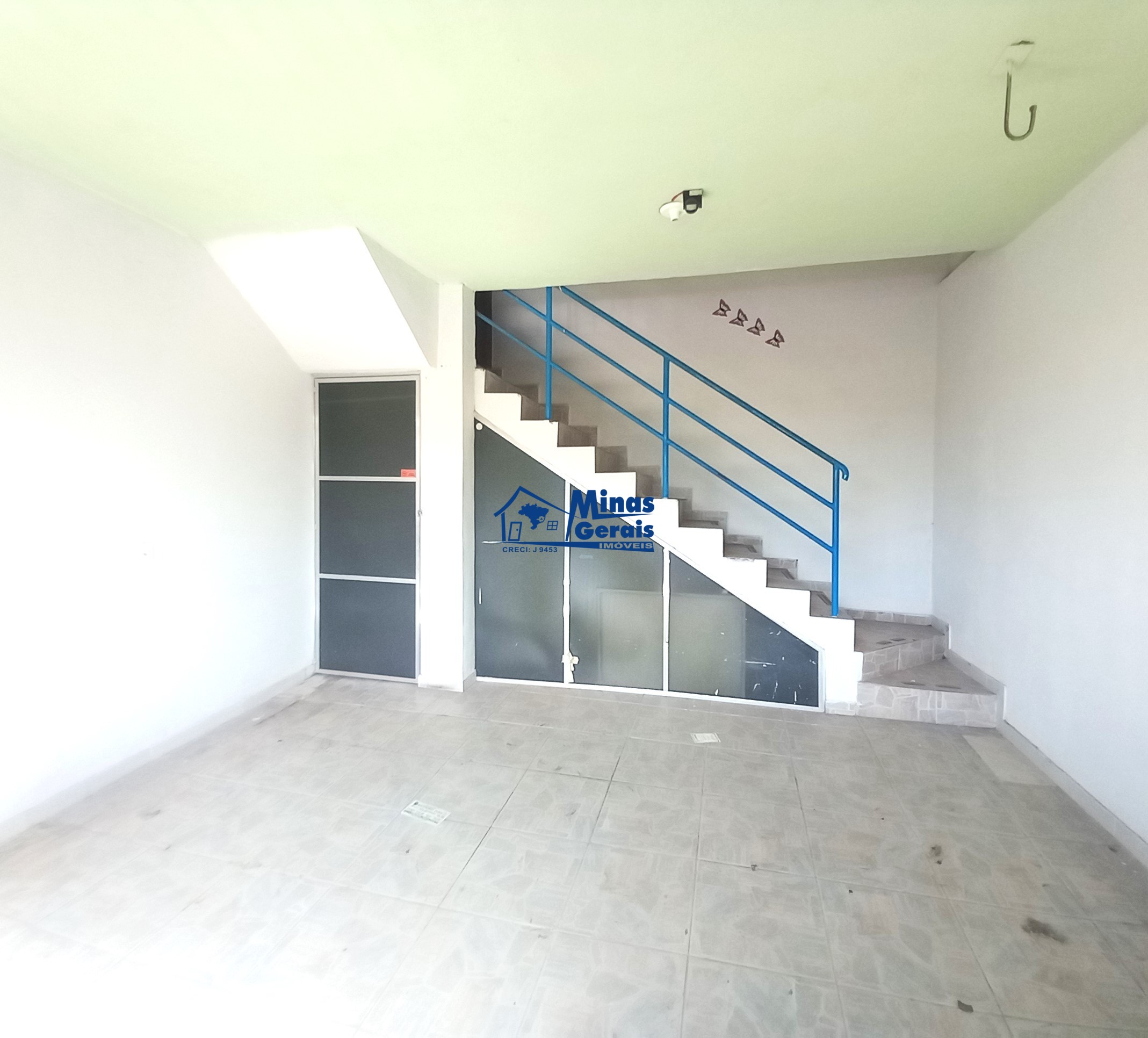 Casa à venda com 3 quartos, 129m² - Foto 2