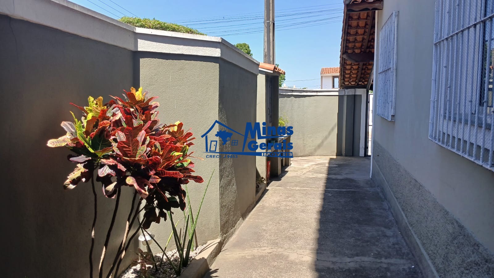 Casa para alugar com 3 quartos, 60m² - Foto 1