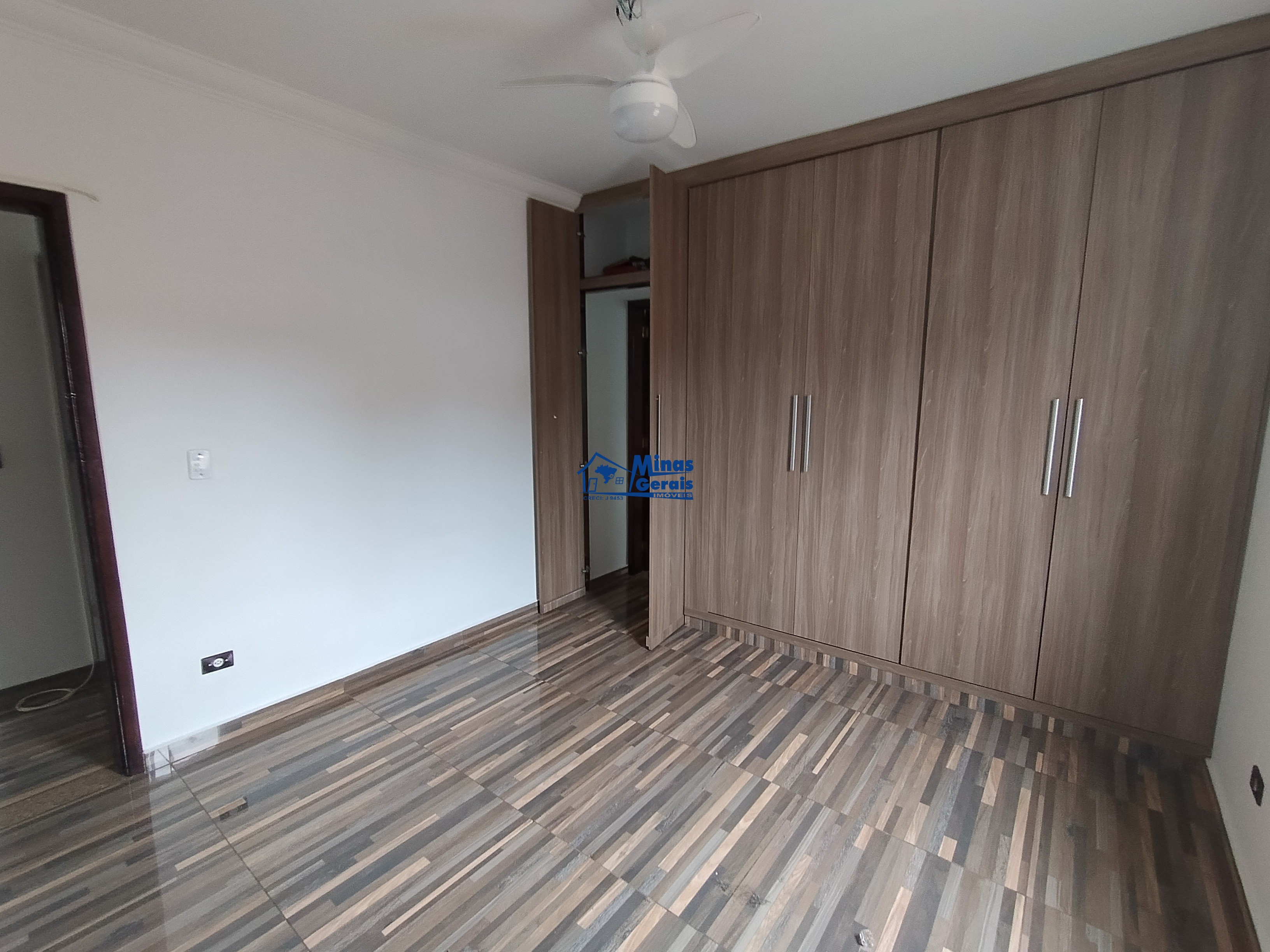 Casa para alugar com 3 quartos, 90m² - Foto 25