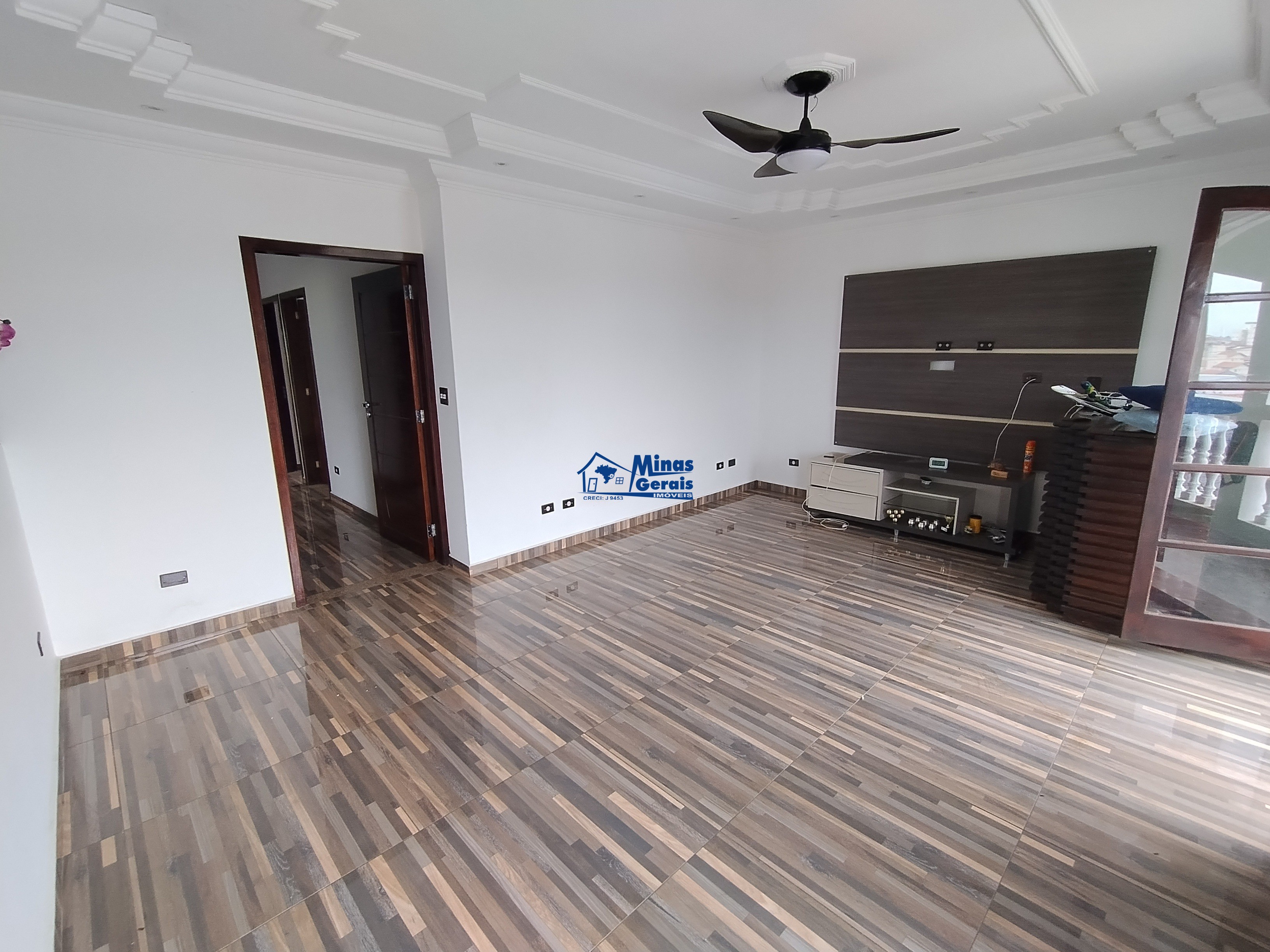 Casa para alugar com 3 quartos, 90m² - Foto 1