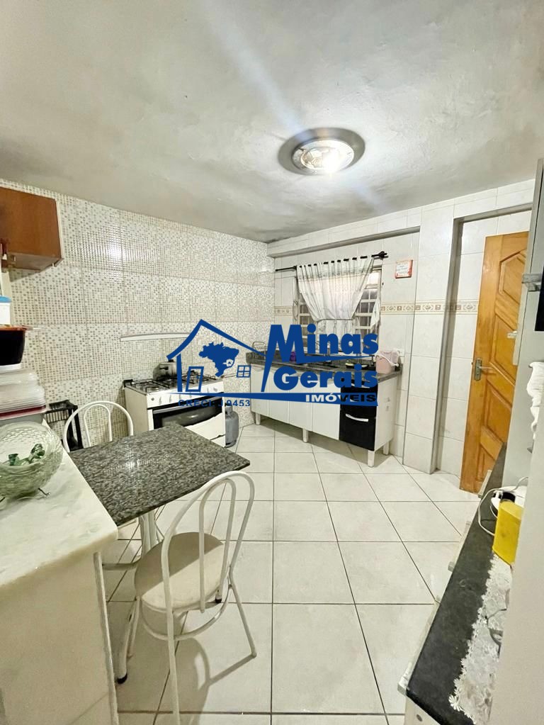 Casa à venda com 3 quartos, 209m² - Foto 4