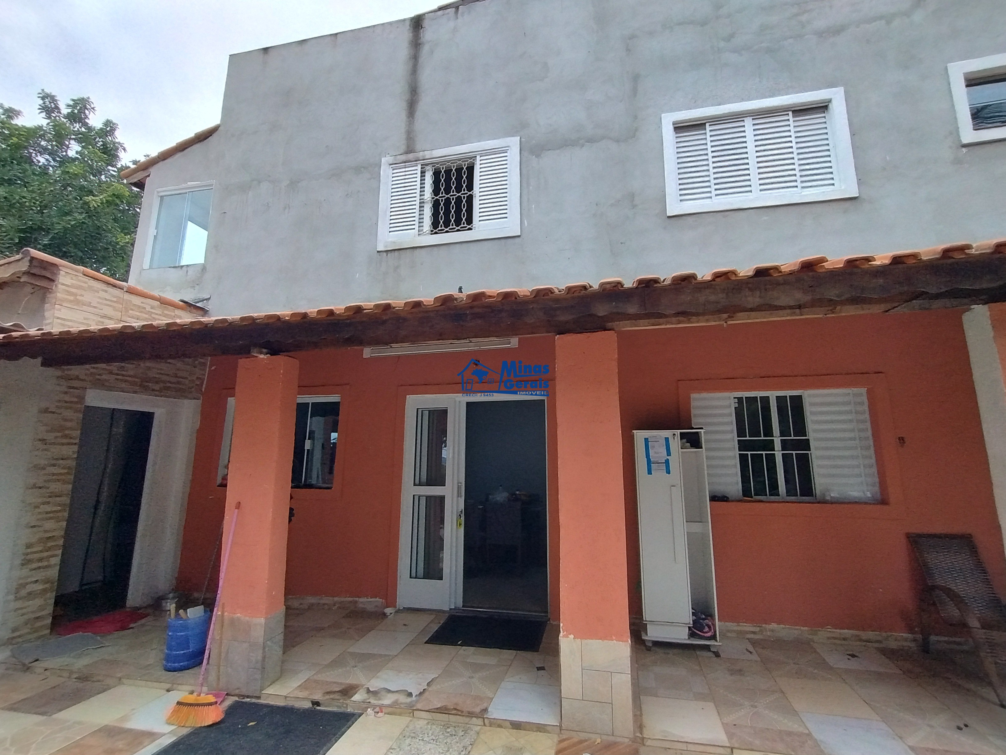 Casa à venda com 3 quartos, 165m² - Foto 2