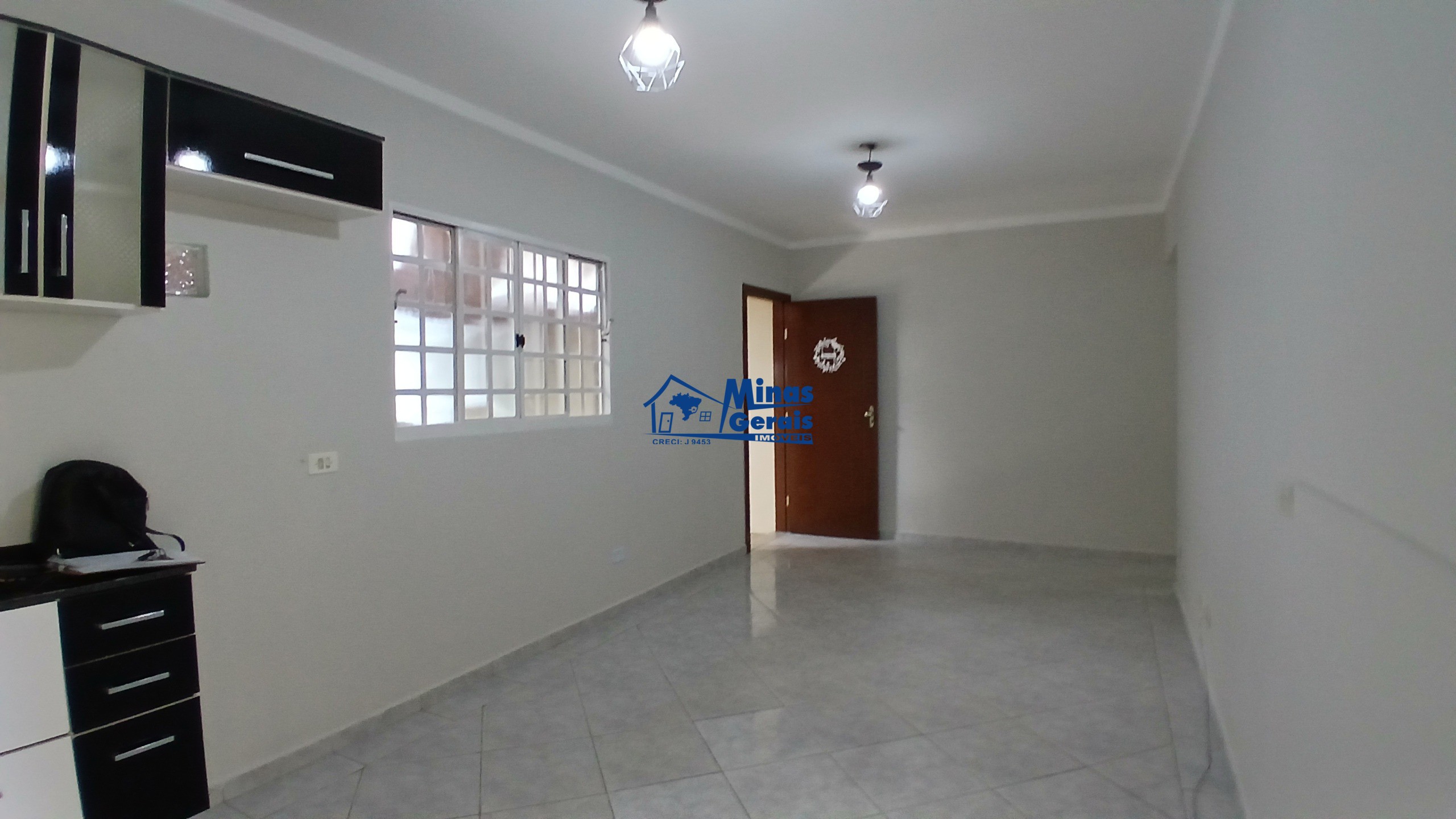 Casa à venda com 3 quartos, 68m² - Foto 1